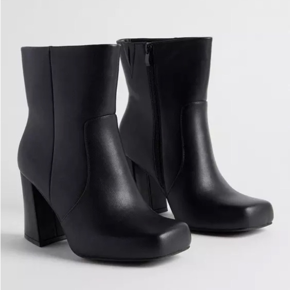 Torrid Square Toe Triangle Heel Bootie Leather Black 11 WW